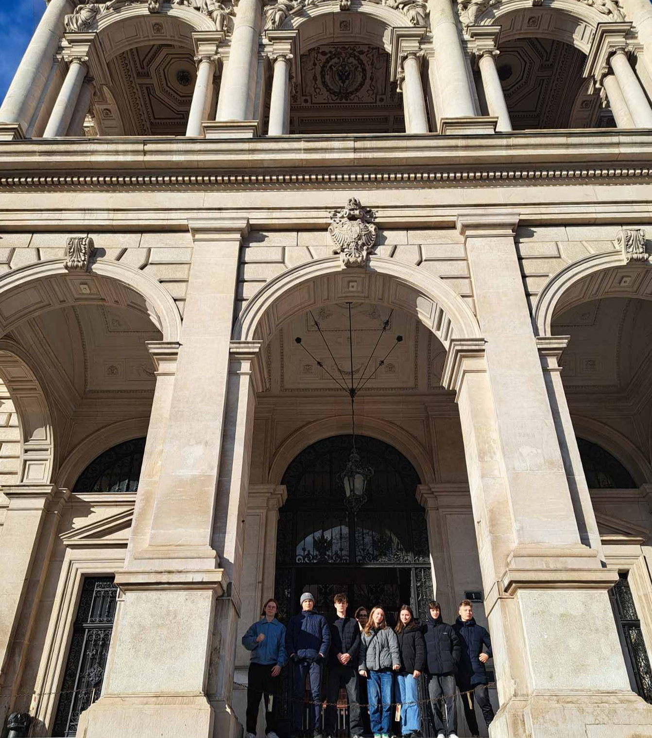 424600371 893780319415222 9102746683343868415 n